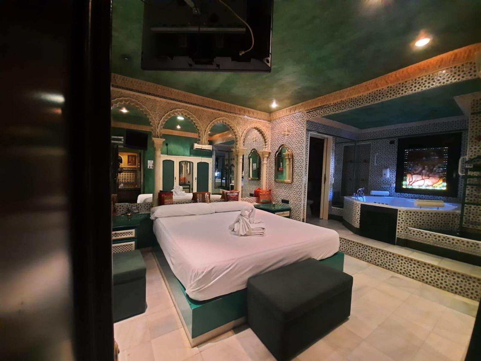 Hostal Avenida Andalucia - Solo Adultos Seville Exterior photo