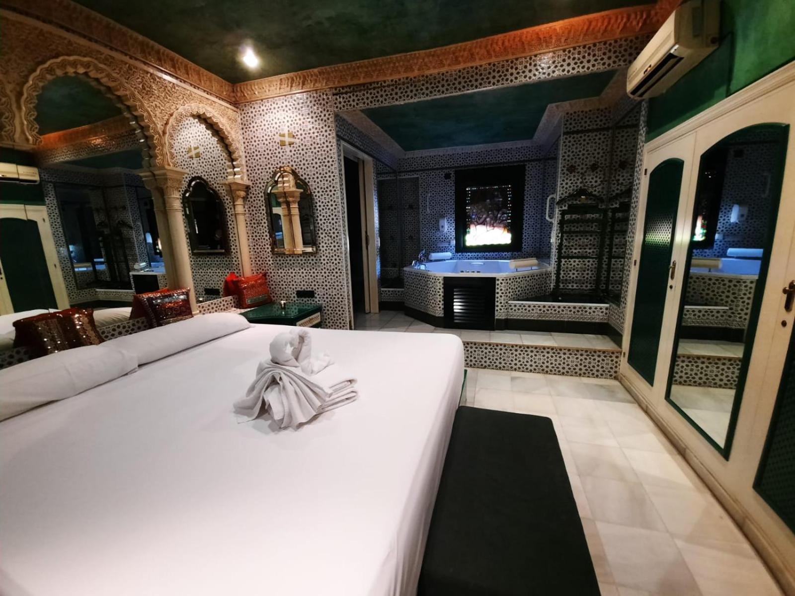 Hostal Avenida Andalucia - Solo Adultos Seville Exterior photo